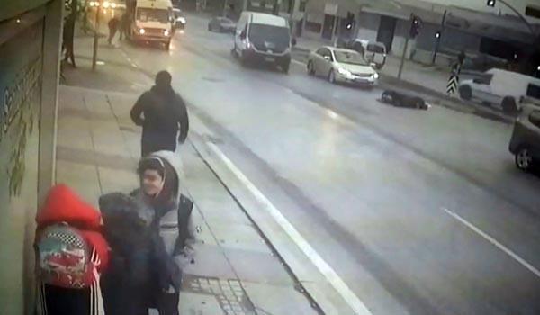 Feci kaza Abla ve kardeş metrelerce havaya savruldu…