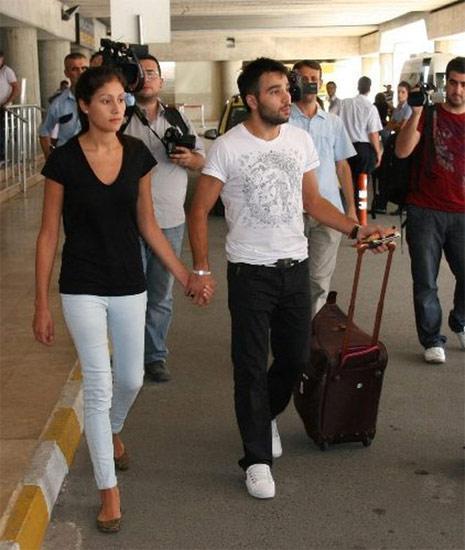 Volkan Şen ve Amerikalı eşi Victoria Leanne boşanıyor Volkan Şen ve Amerikalı eşi Victoria Leanne boşanıyor