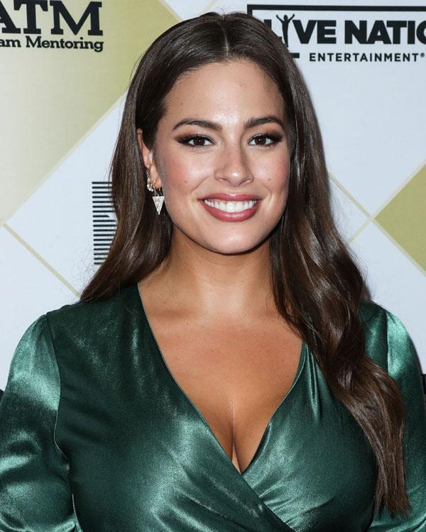 Ashley Graham aynayı çatlattı