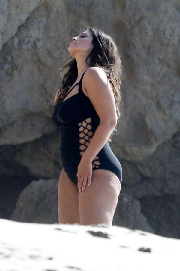 Ashley Graham aynayı çatlattı