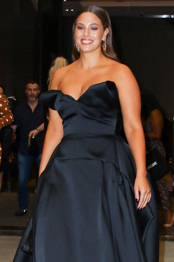 Ashley Graham aynayı çatlattı