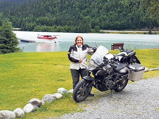 Alaska’yı tek başına motosikletle gezdi