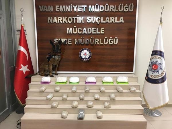Narkotik köpeği Zeyna ile Lisa 86 kilo eroin yakalattı