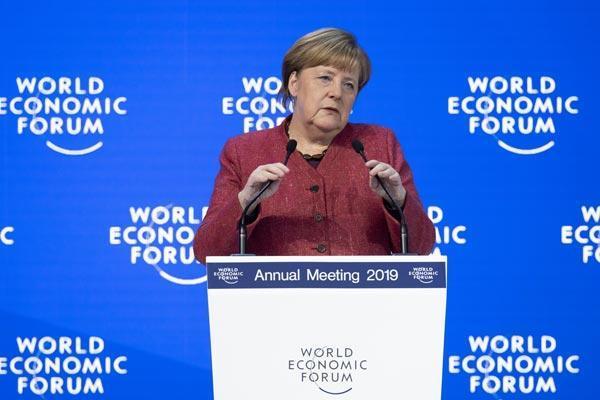 Merkelden eleştiri: AB fikir birliğine sahip değil