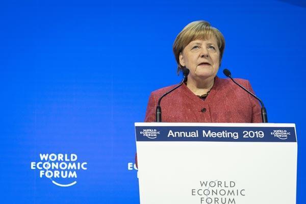 Merkelden eleştiri: AB fikir birliğine sahip değil