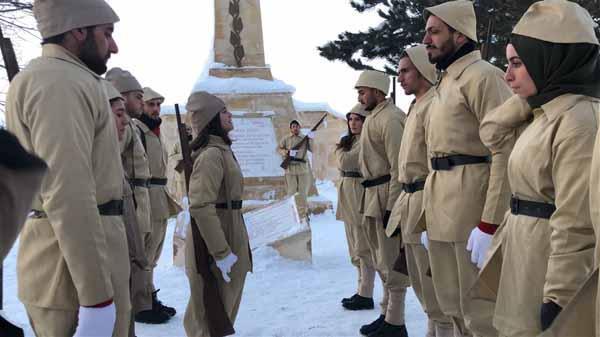 Sarıkamış şehitleri için eksi 15 derecede saygı nöbeti