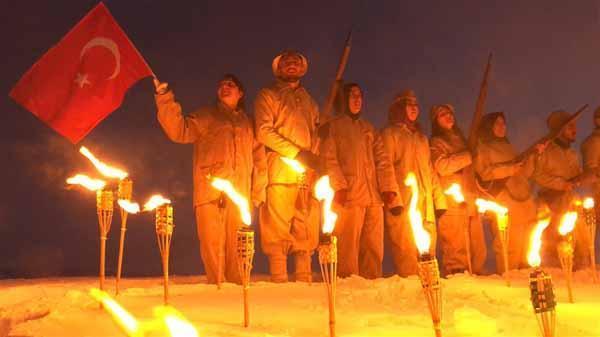 Sarıkamış şehitleri için eksi 15 derecede saygı nöbeti
