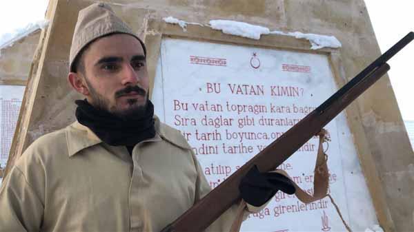 Sarıkamış şehitleri için eksi 15 derecede saygı nöbeti