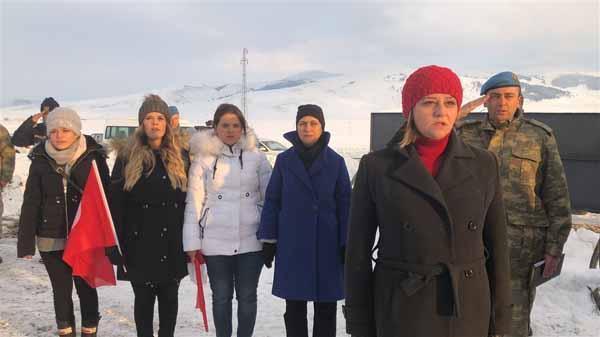 Sarıkamış şehitleri için eksi 15 derecede saygı nöbeti