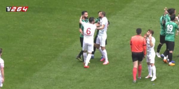 Amedspor - Sakaryaspor maçında şok iddia: Futbolcuları jiletle yaraladılar