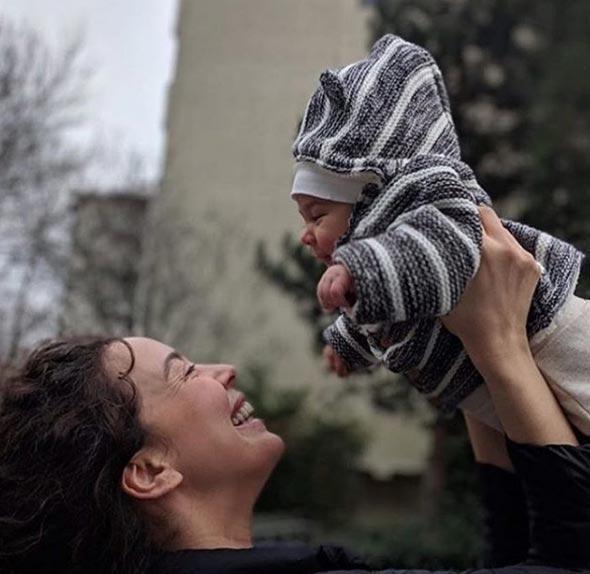 Azra Akın o fotoğrafı paylaştı