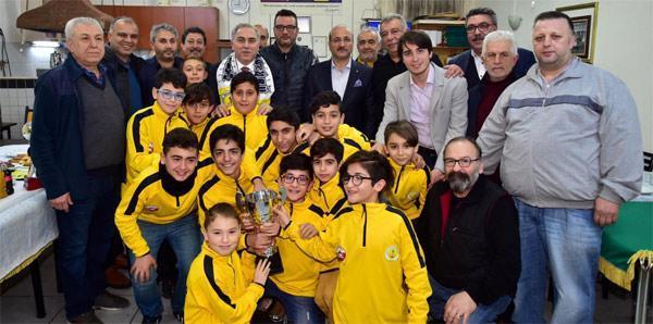 Şampiyon Çapaya ziyaret