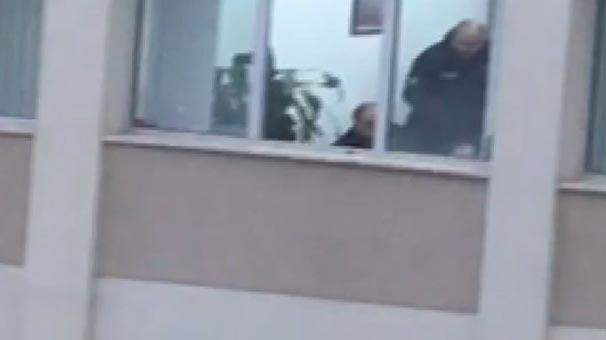 Üniversitedeki dehşet kamerada Önce bıçakladı sonra tabancayla vurdu