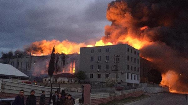 Kocaelide fabrika yangını: Kontrol altına alındı