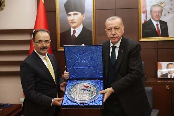 Cumhurbaşkanı Erdoğan, Uşak Valiliğini ziyaret etti