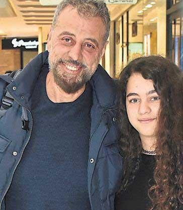 Hamdi Alkandan Selen Görgüzele: Açmış açacağı kadar