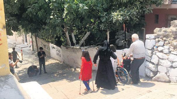 Savaşın izlerini oyunla unuttular