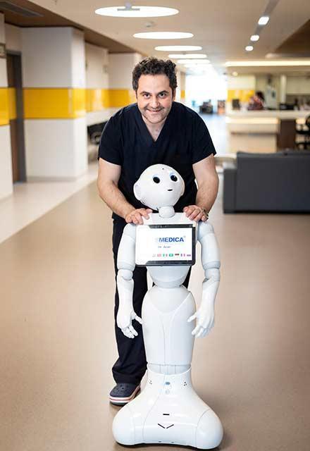 İnsansı Robot Pepper Türkiye’nin sağlık turizminde kullanılmaya başlandı