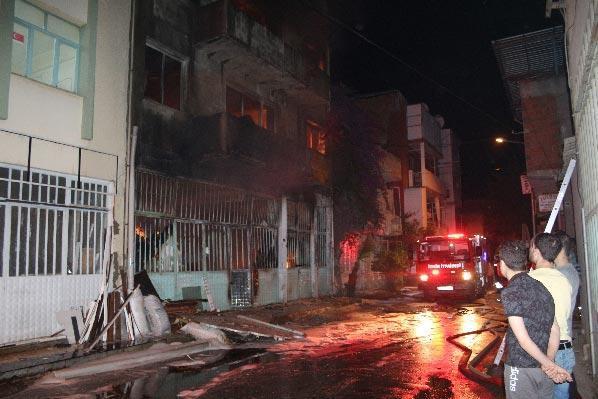 İzmirde mobilya atölyesinde yangın