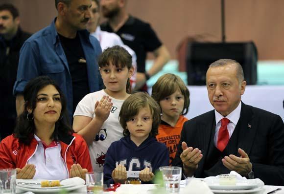 Cumhurbaşkanı Erdoğan: Mazimizden sadece ibret almayız, cesaret de alırız