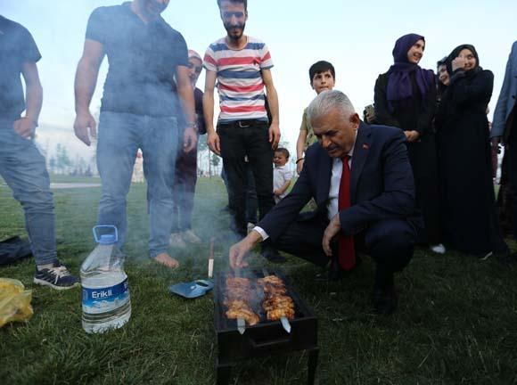 Binali Yıldırım: Aydınlık yarınlar için çalışmaya devam edeceğiz