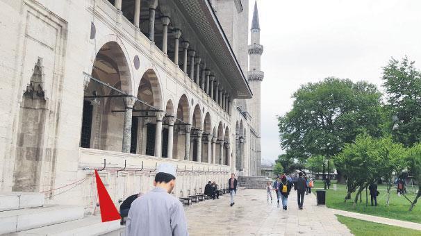 Süleymaniye’nin duvarına delik