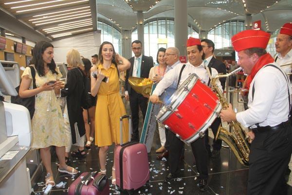 İstanbul Havalimanında büyük sürpriz Şaşkınlığını gizleyemedi