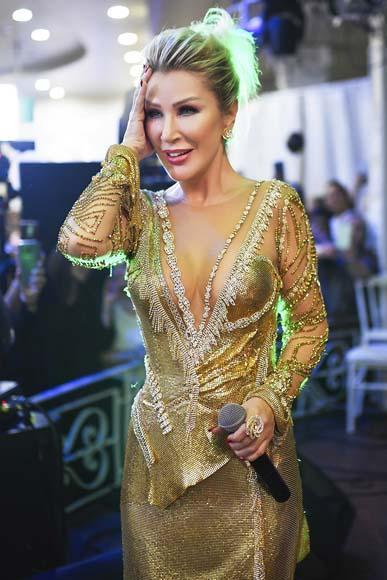 Seda Sayandan nefes kesen dekolte Uyarı aldı...