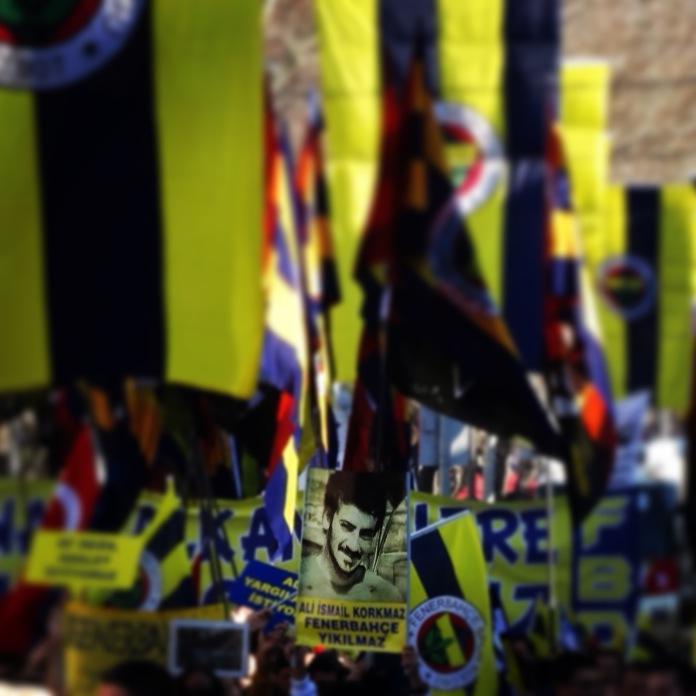 Fenerbahçe kalabalıkları, kalabalıklar da adalet isteğini büyütüyor