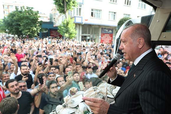Cumhurbaşkanı Erdoğan, Bahçelievlerde vatandaşlara hitap etti