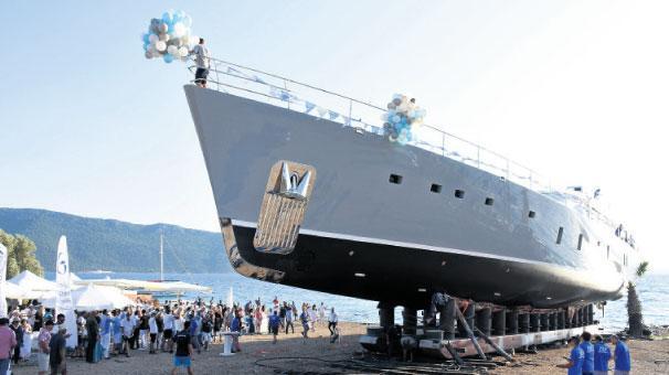 20 milyon euro’luk lüks yat denize açıldı