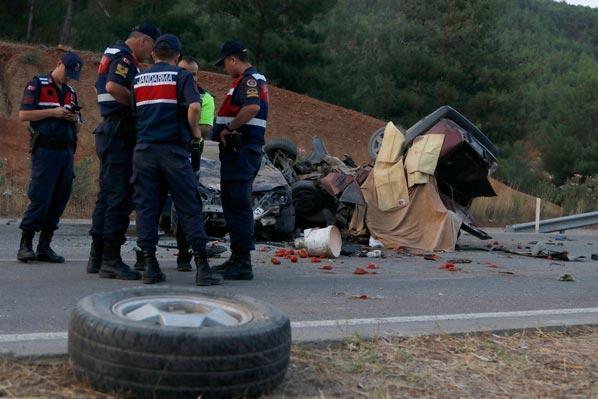 Muğlada feci kaza 2 kişi hayatını kaybetti