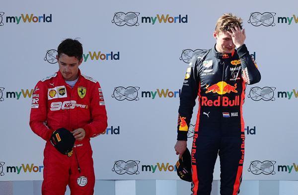 Avusturyadaki yarışı, inceleme sonunda Verstappen kazandı