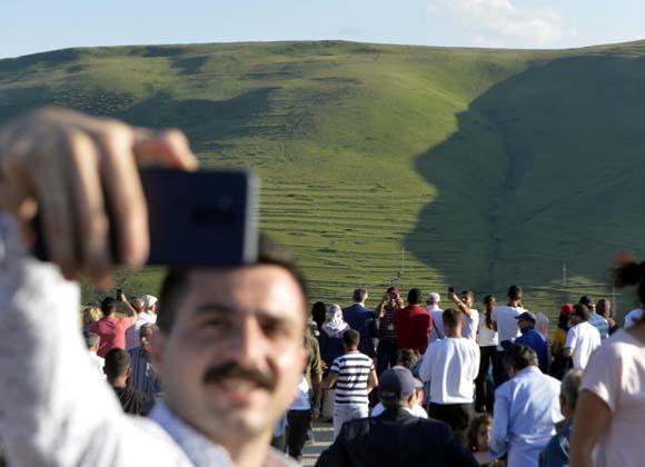 Herkes Atatürk silüetine koştu Her sene bu dönemde ortaya çıkıyor...