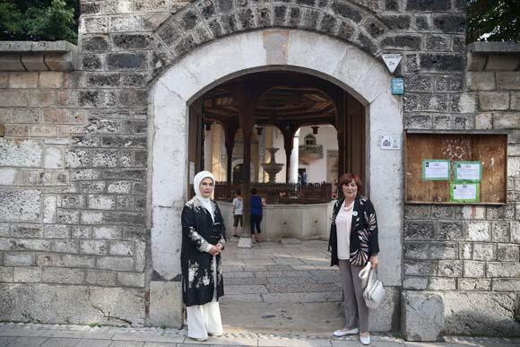 Emine Erdoğan Saraybosnadaki tarihi Başçarşı’yı gezdi