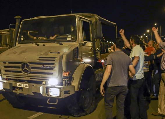 Türkiyenin en karanlık ve kanlı gecesinde yaşananlar