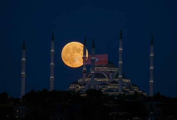 Parçalı Ay Tutulması Türkiyeden böyle görüntülendi Parçalı Ay Tutulması Türkiyeden böyle görüntülendi