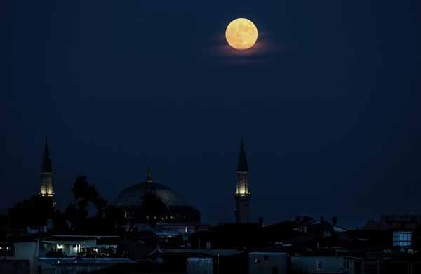 Parçalı Ay Tutulması Türkiyeden böyle görüntülendi Parçalı Ay Tutulması Türkiyeden böyle görüntülendi