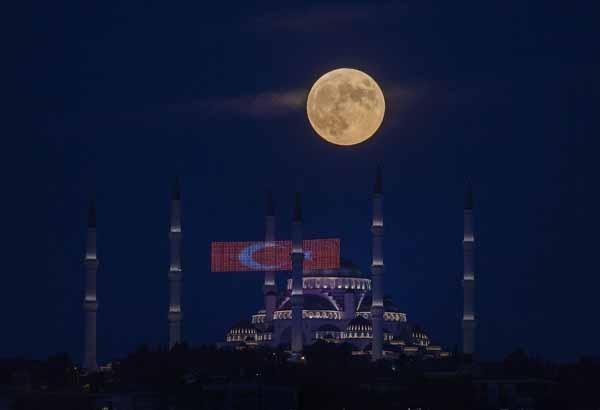 Parçalı Ay Tutulması Türkiyeden böyle görüntülendi Parçalı Ay Tutulması Türkiyeden böyle görüntülendi