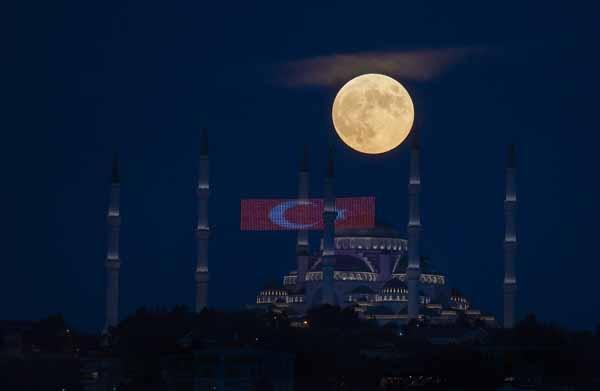 Parçalı Ay Tutulması Türkiyeden böyle görüntülendi Parçalı Ay Tutulması Türkiyeden böyle görüntülendi