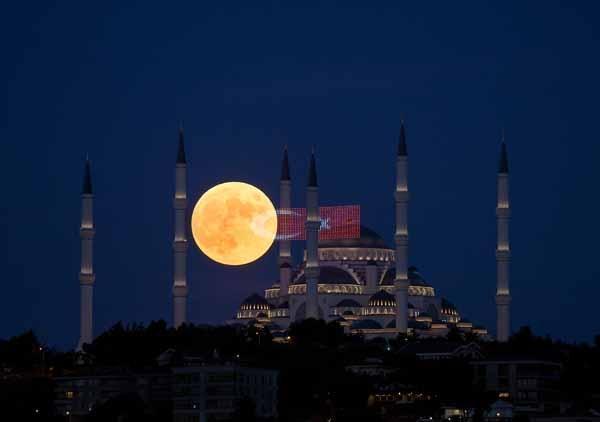 Parçalı Ay Tutulması Türkiyeden böyle görüntülendi Parçalı Ay Tutulması Türkiyeden böyle görüntülendi