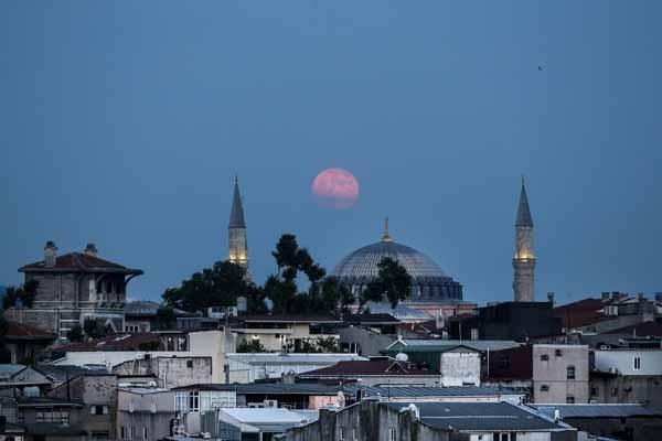 Parçalı Ay Tutulması Türkiyeden böyle görüntülendi Parçalı Ay Tutulması Türkiyeden böyle görüntülendi