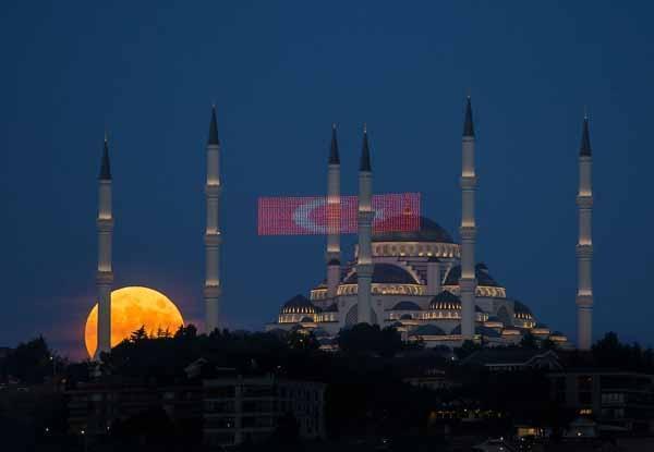 Parçalı Ay Tutulması Türkiyeden böyle görüntülendi Parçalı Ay Tutulması Türkiyeden böyle görüntülendi