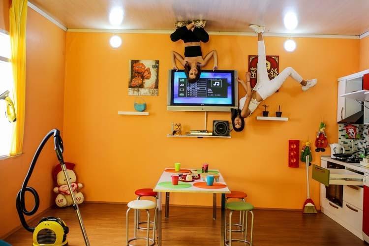 Tatilcilerin ilgi odağı oldu Bu evde her şey ters