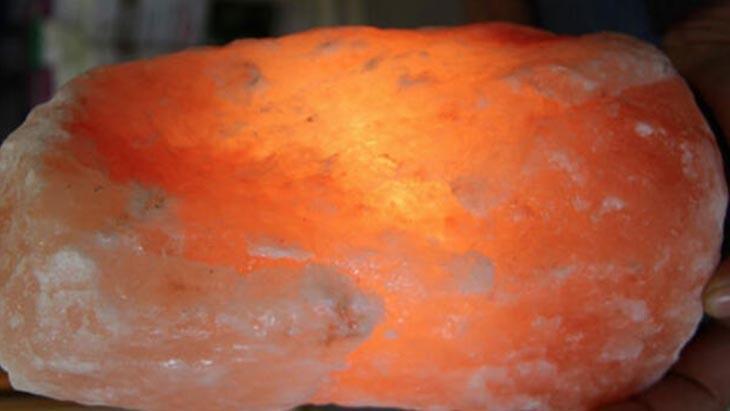 Odanızda himalaya tuzu lambası bulundurun