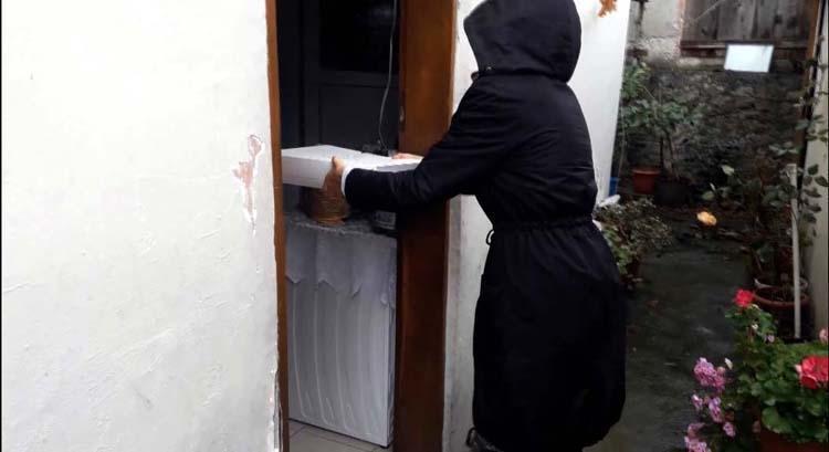 O sese kayıtsız kalmadı Bu sefer 5 tam altın ve bin dolar gönderdi