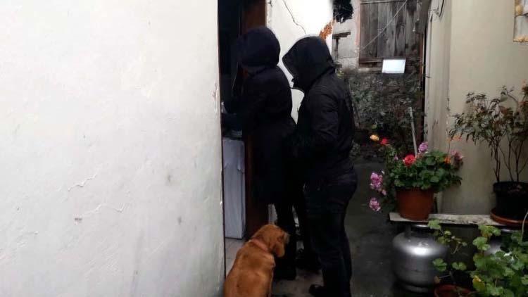 5 TANE TAM ALTIN VE BİN DOLAR GÖNDERDİ