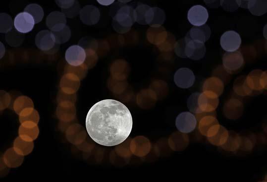 İstanbulda Parçalı Ay Tutulması