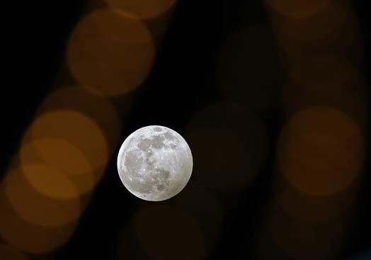 İstanbulda Parçalı Ay Tutulması