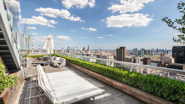 Jennifer Lawrenceın 12 milyon dolarlık muhteşem evine misafir olun